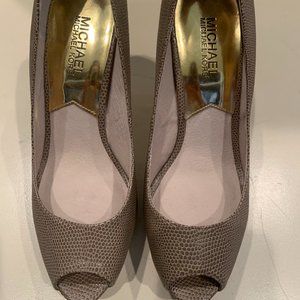 Michael Kors High Heels with platform. Size 7.5 Tan texture color